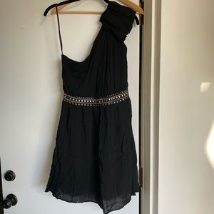 YA Los Angeles - black one shoulder dress